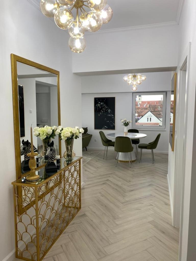 Elite Apartment Sibiu Buitenkant foto